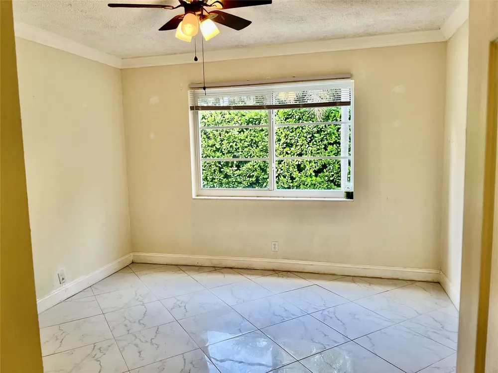 639 W Oakland Park Blvd, Oakland Park, FL 33311