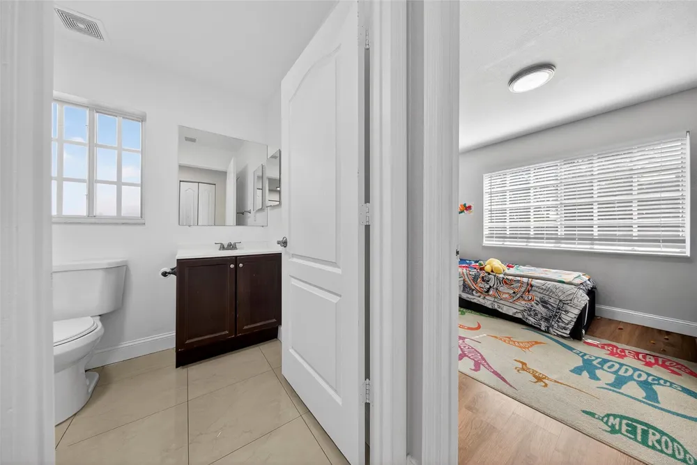348 NW 40th Ct, Fort Lauderdale, FL 33309