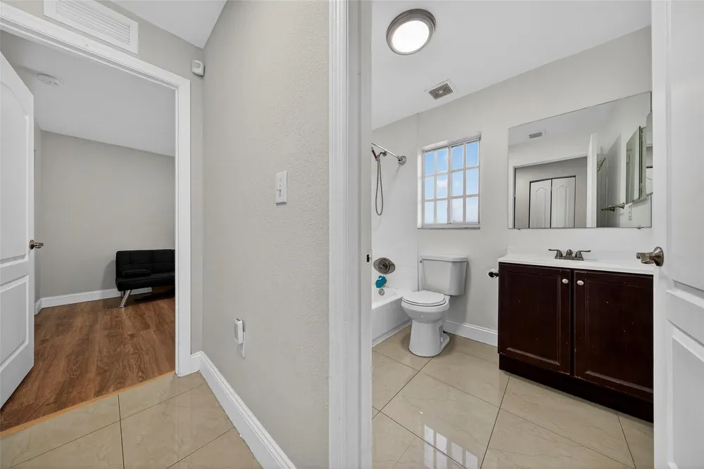 348 NW 40th Ct, Fort Lauderdale, FL 33309
