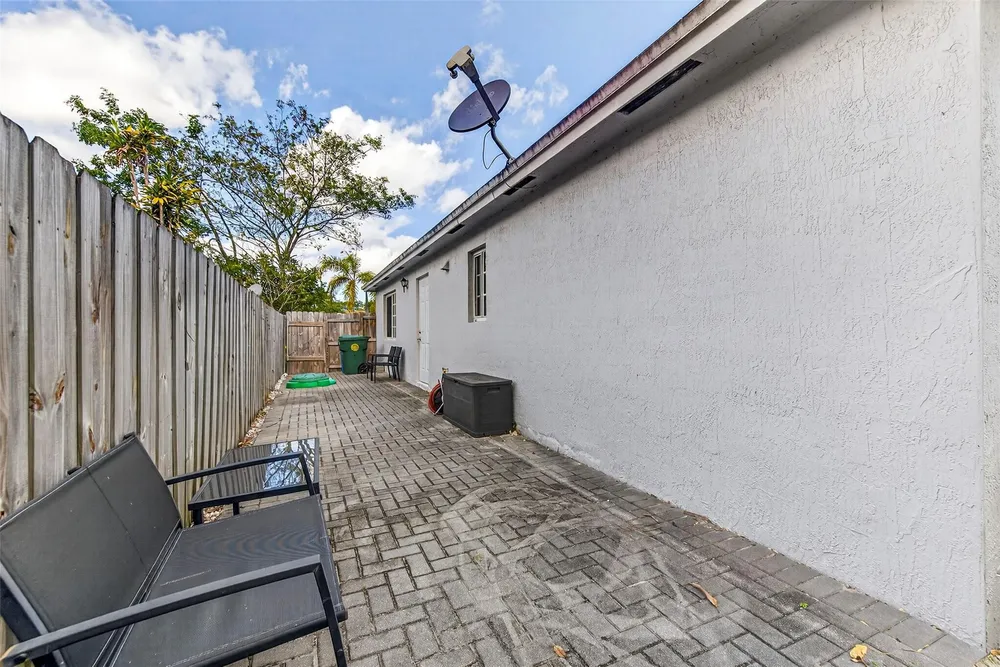 348 NW 40th Ct, Fort Lauderdale, FL 33309