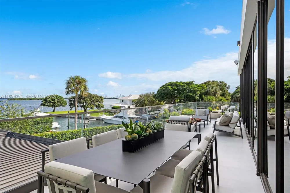790 Lake Rd, Miami, FL 33137