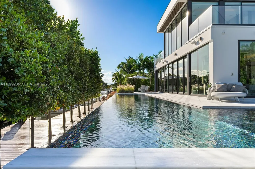 790 Lake Rd, Miami, FL 33137