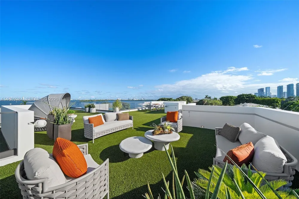 790 Lake Rd, Miami, FL 33137
