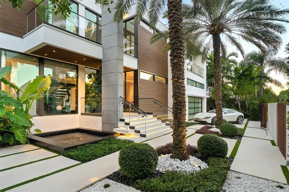790 Lake Rd, Miami, FL 33137