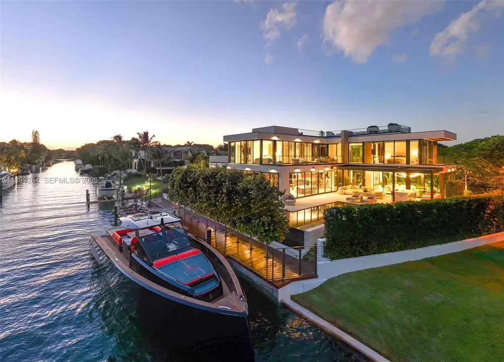 790 Lake Rd, Miami, FL 33137