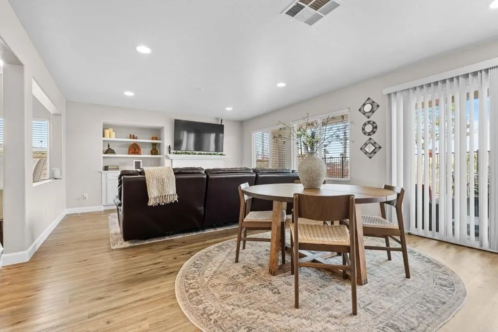 5204 Topsail Dr, San Diego, CA 92154