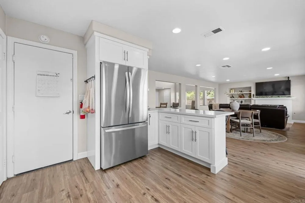 5204 Topsail Dr, San Diego, CA 92154