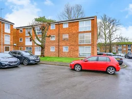 Chenies Court, Hemel Hempstead thumb 3