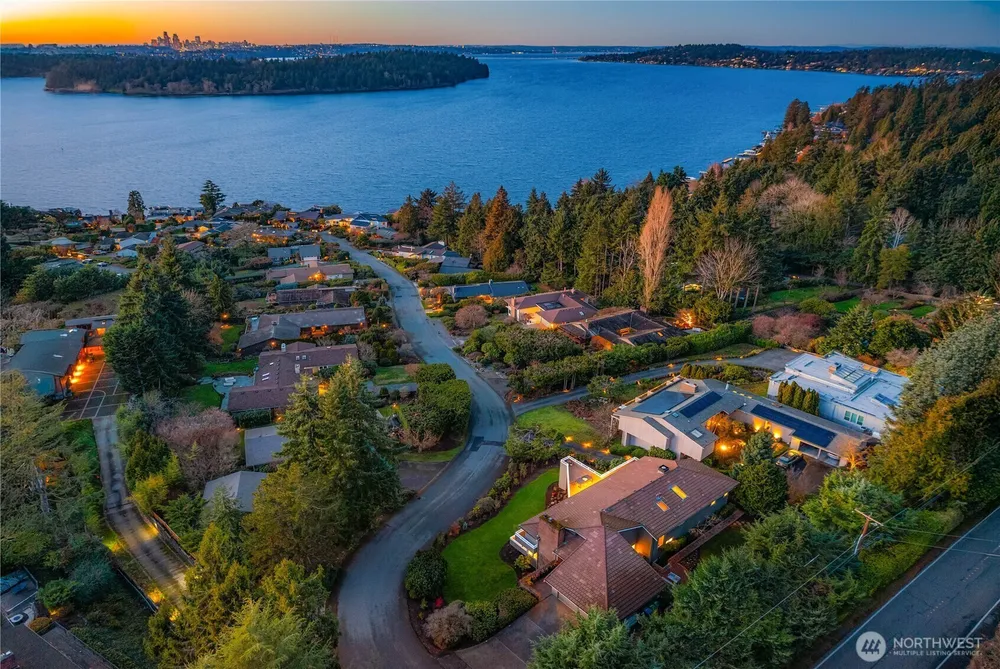 7580 SE 71st St, Mercer Island, WA 98040