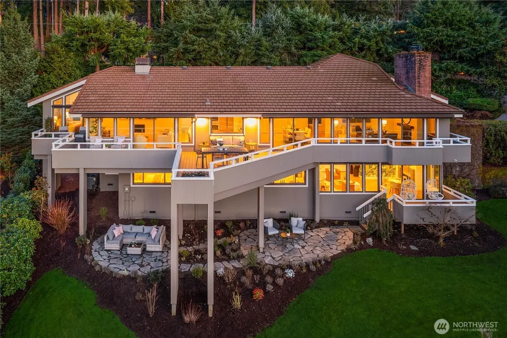 7580 SE 71st St, Mercer Island, WA 98040