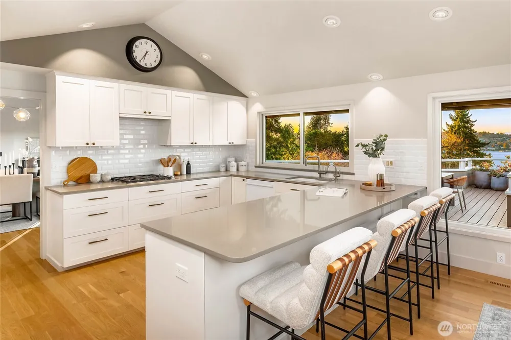 7580 SE 71st St, Mercer Island, WA 98040