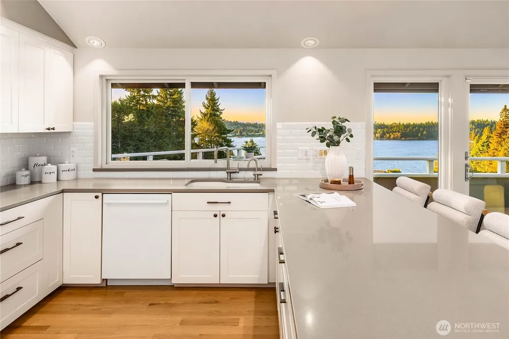 7580 SE 71st St, Mercer Island, WA 98040