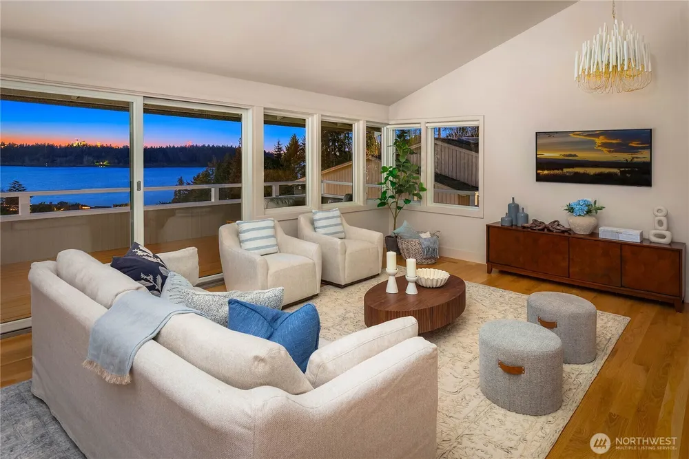 7580 SE 71st St, Mercer Island, WA 98040