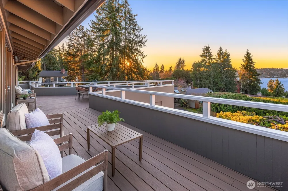 7580 SE 71st St, Mercer Island, WA 98040