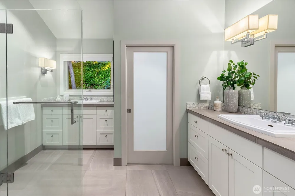 7580 SE 71st St, Mercer Island, WA 98040