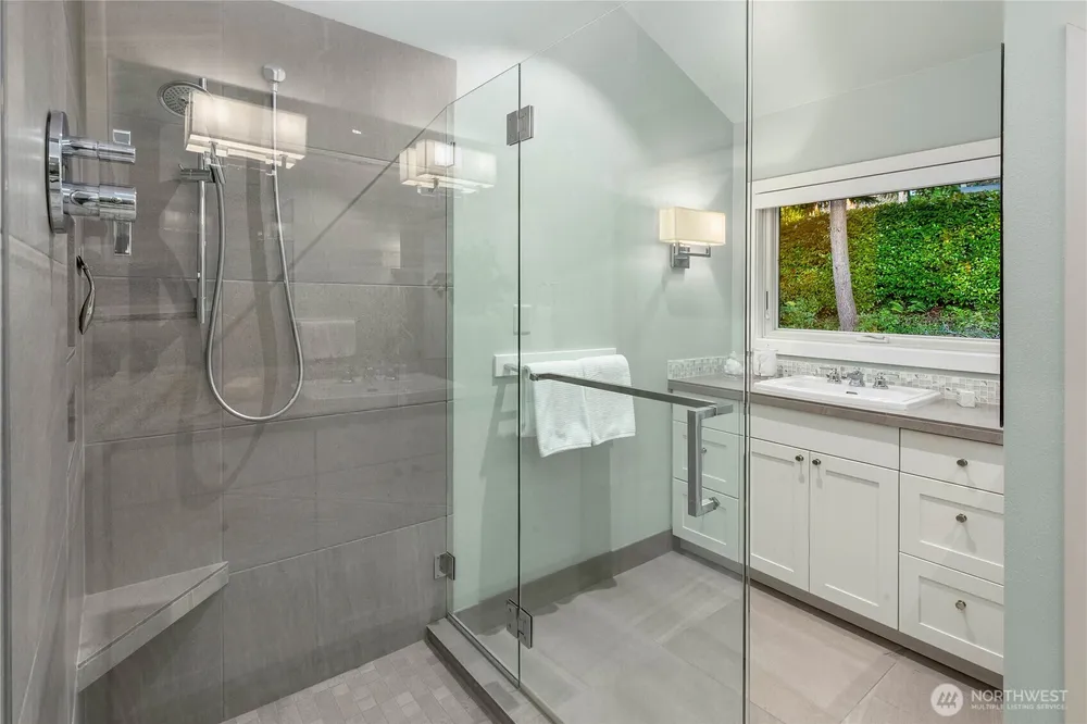 7580 SE 71st St, Mercer Island, WA 98040