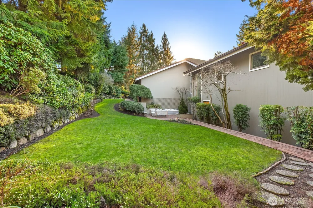 7580 SE 71st St, Mercer Island, WA 98040