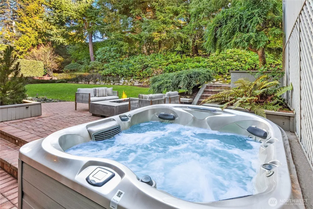 7580 SE 71st St, Mercer Island, WA 98040