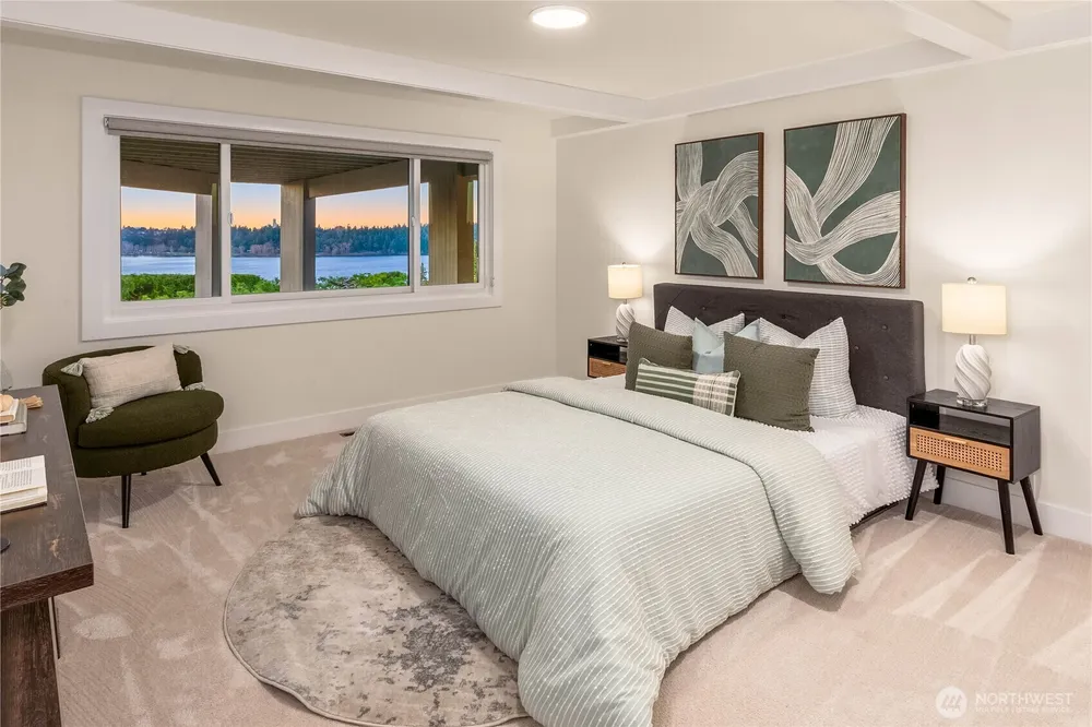 7580 SE 71st St, Mercer Island, WA 98040