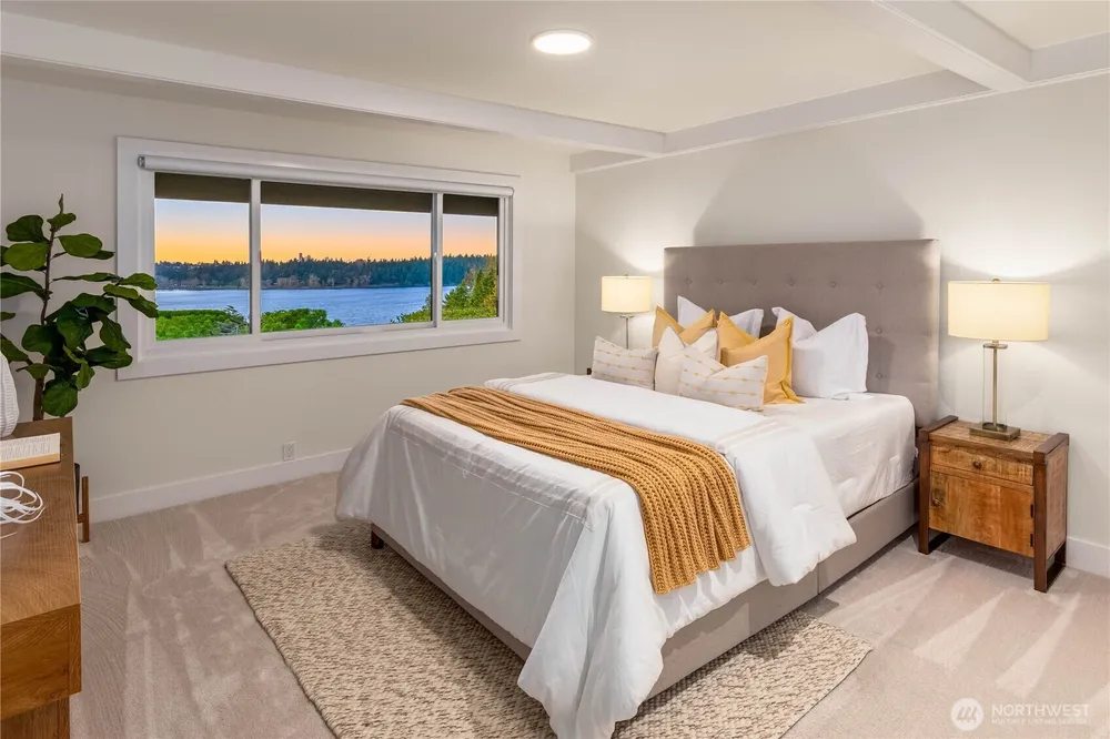 7580 SE 71st St, Mercer Island, WA 98040