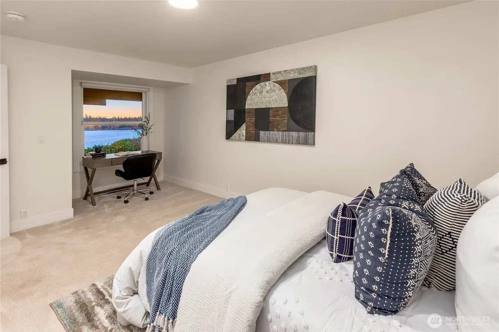 7580 SE 71st St, Mercer Island, WA 98040
