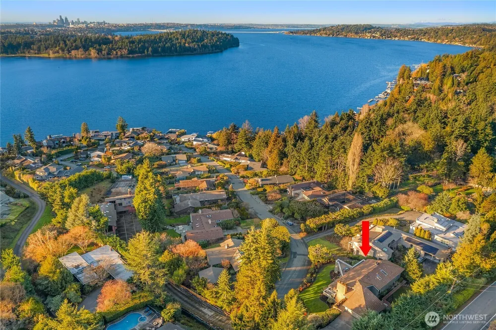 7580 SE 71st St, Mercer Island, WA 98040