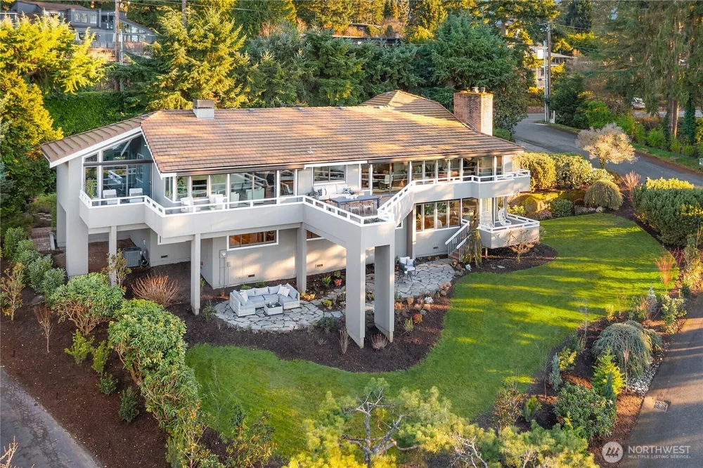 7580 SE 71st St, Mercer Island, WA 98040