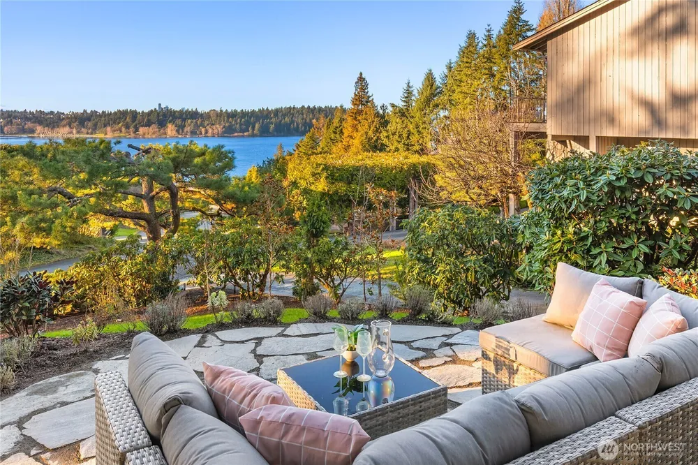 7580 SE 71st St, Mercer Island, WA 98040