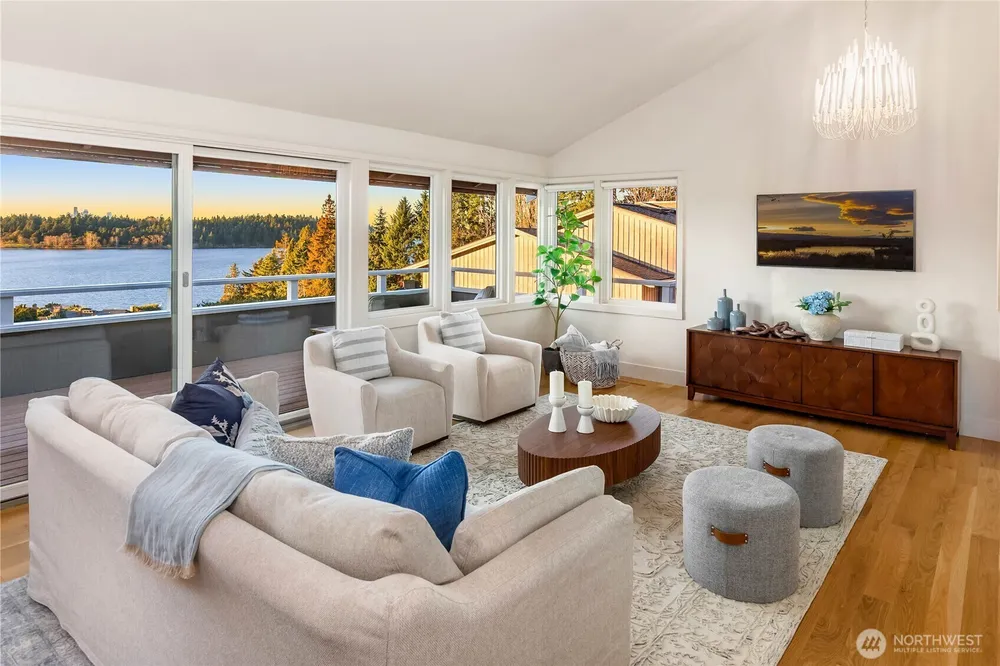 7580 SE 71st St, Mercer Island, WA 98040