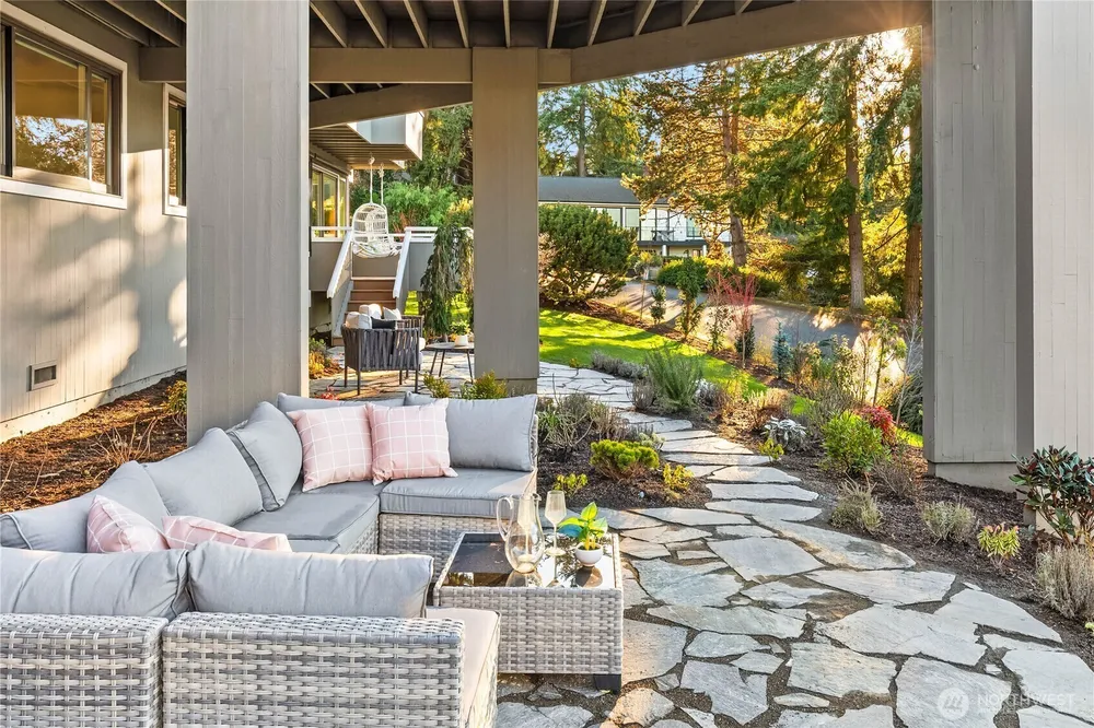 7580 SE 71st St, Mercer Island, WA 98040