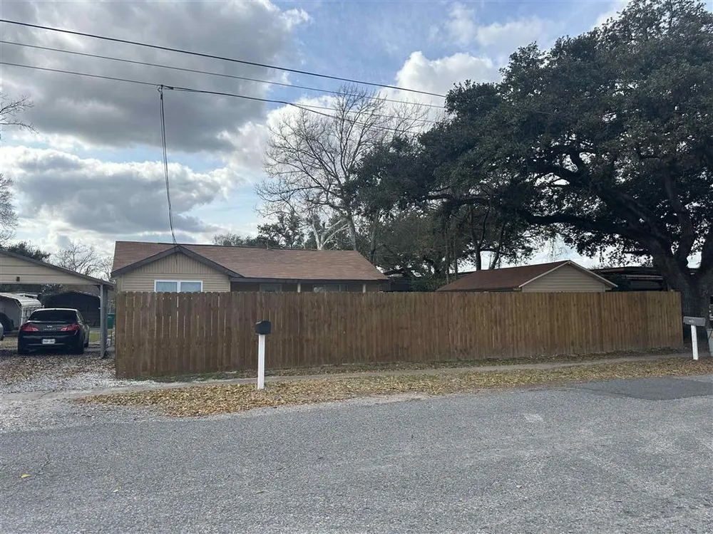 551 N Crocker St, Sulphur, LA 70663