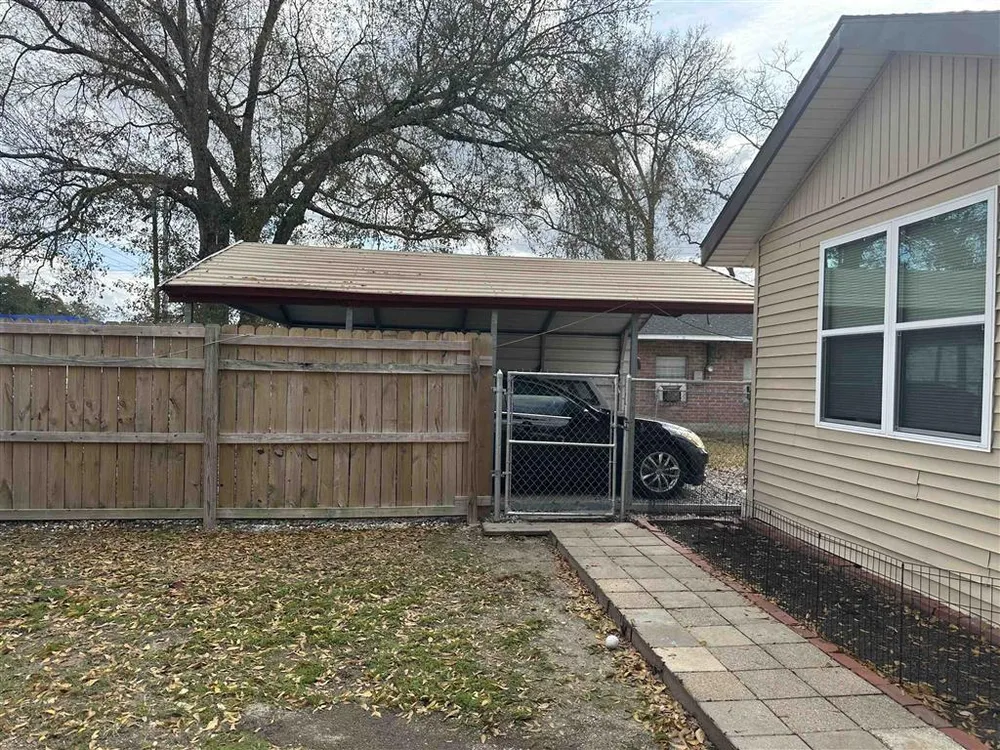 551 N Crocker St, Sulphur, LA 70663