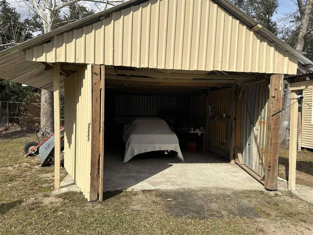 551 N Crocker St, Sulphur, LA 70663
