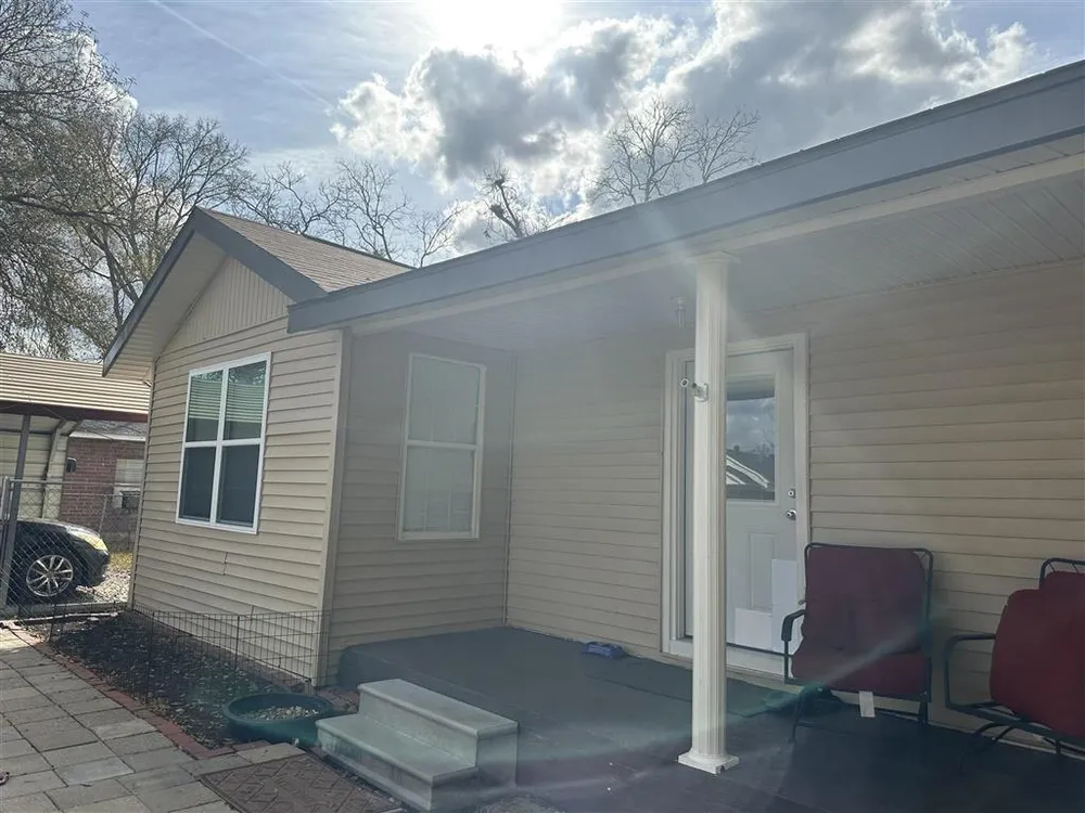 551 N Crocker St, Sulphur, LA 70663