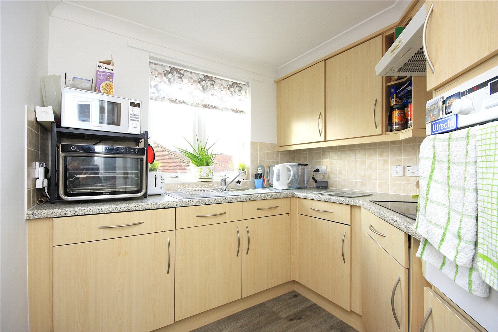 Springwell, Havant, Hampshire, PO9 Image 3