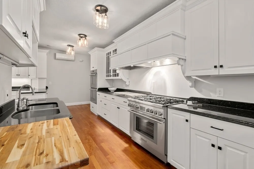 85 Schoolmaster Ln, Dedham, MA 02026