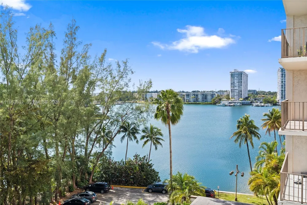 18151 NE 31st Ct, Aventura, FL 33160