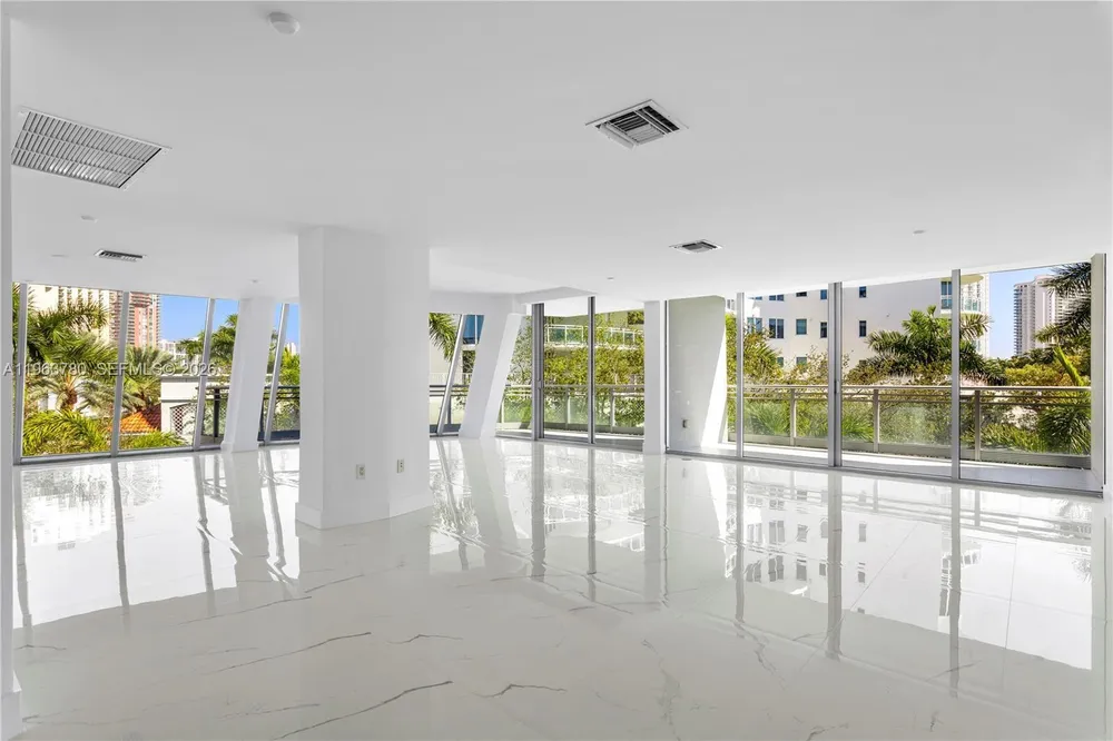 2950 NE 188th St, Aventura, FL 33180