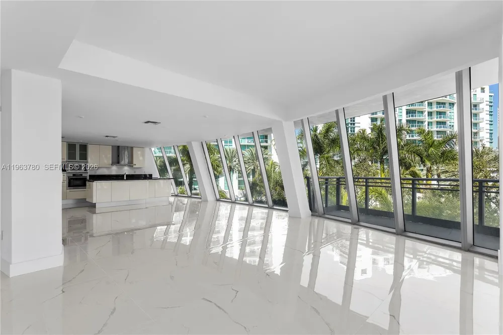 2950 NE 188th St, Aventura, FL 33180