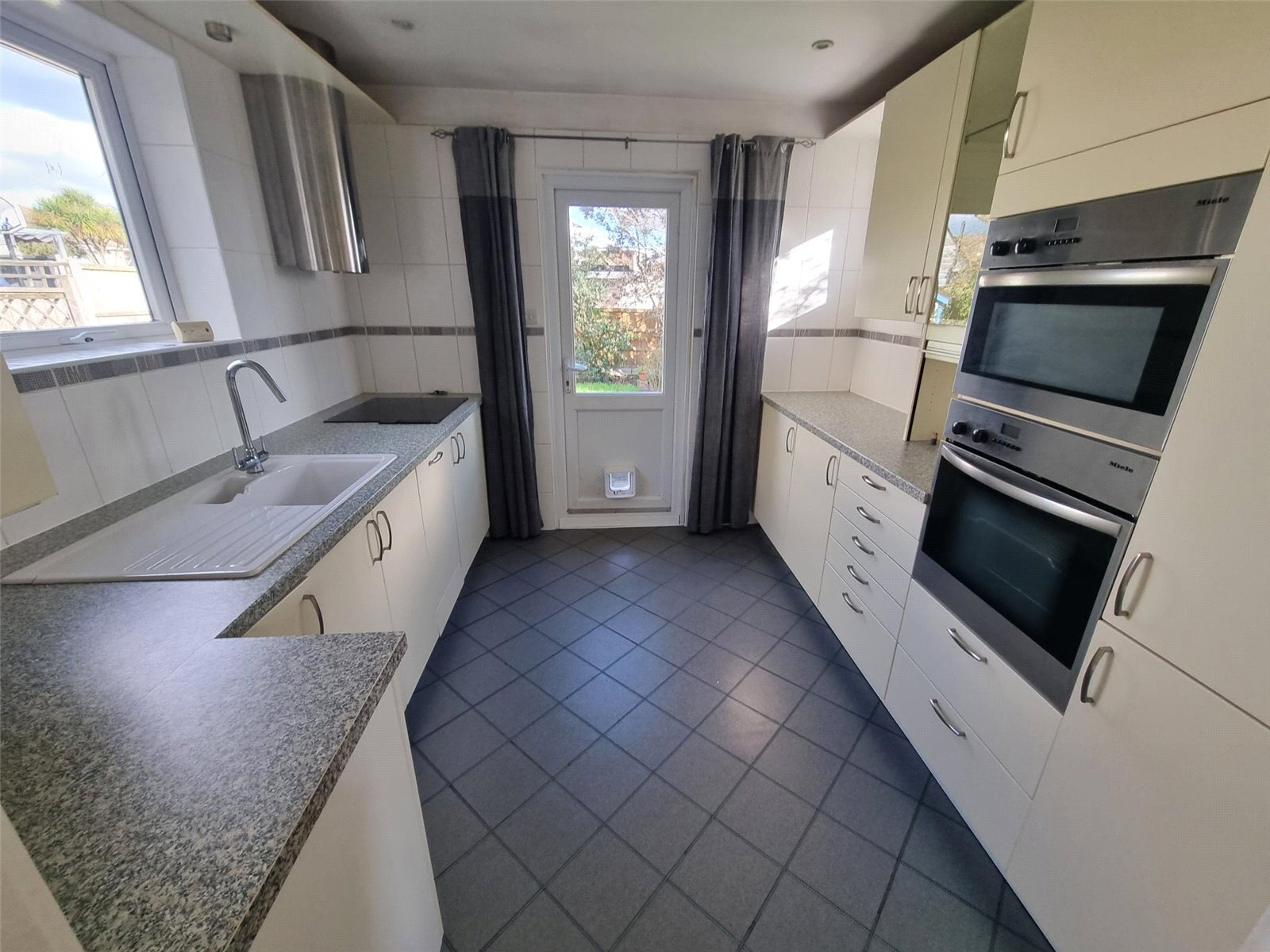 Weir Gardens, Rayleigh, Essex, SS6 Image 6
