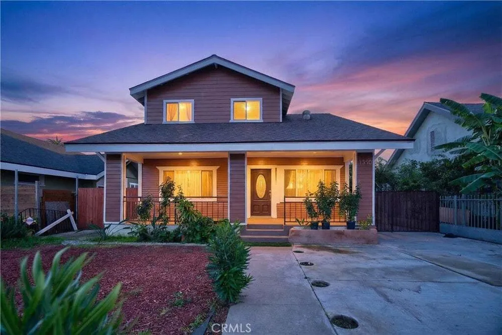 1330 W 48th St, South Los Angeles, CA 90037
