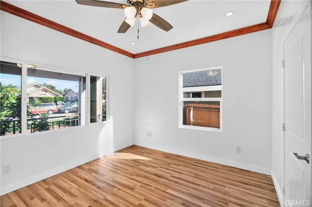 1330 W 48th St, South Los Angeles, CA 90037