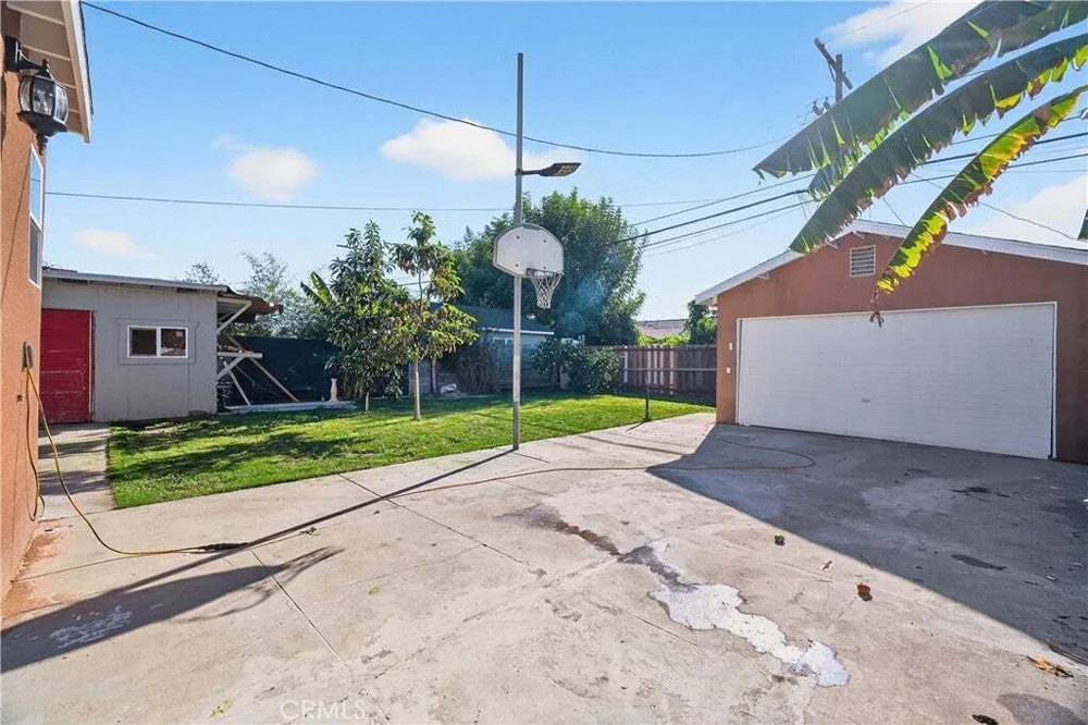 1330 W 48th St, South Los Angeles, CA 90037