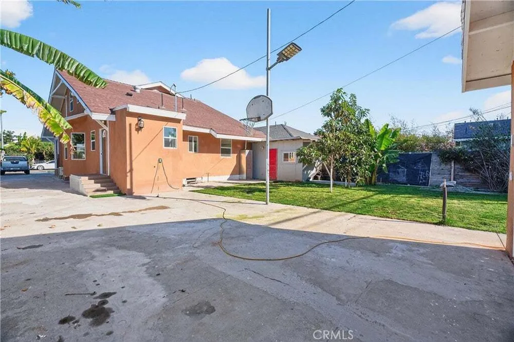 1330 W 48th St, South Los Angeles, CA 90037