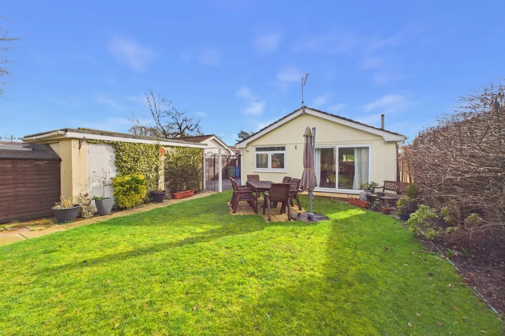 Property carousel item 4