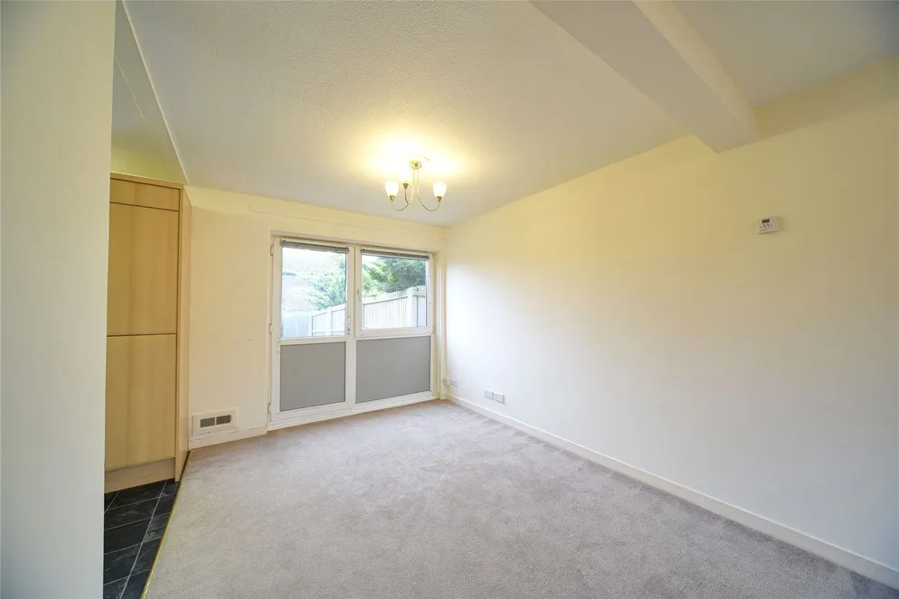 Property carousel item 6