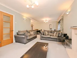 Roselands Avenue, Hoddesdon thumb 3