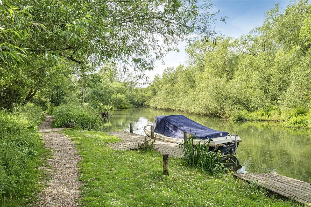 Frogmill Court, Black Boy Lane, Hurley, Maidenhead, SL6