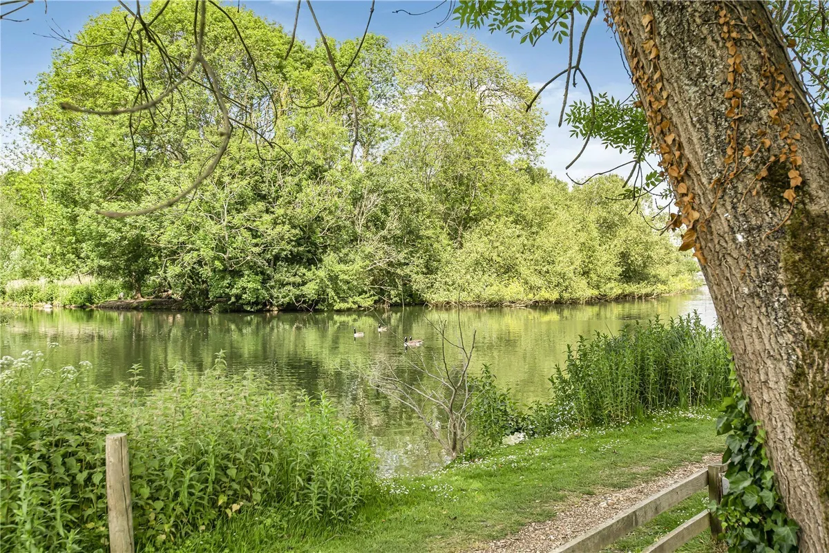 Frogmill Court, Black Boy Lane, Hurley, Maidenhead, SL6