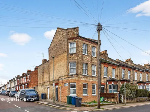Oakleigh Road North, Londonphoto